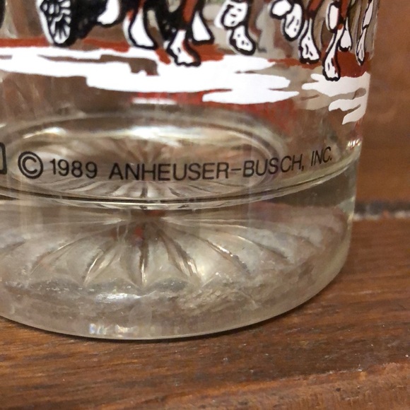 Budweiser Christmas mug - Picture 4 of 8